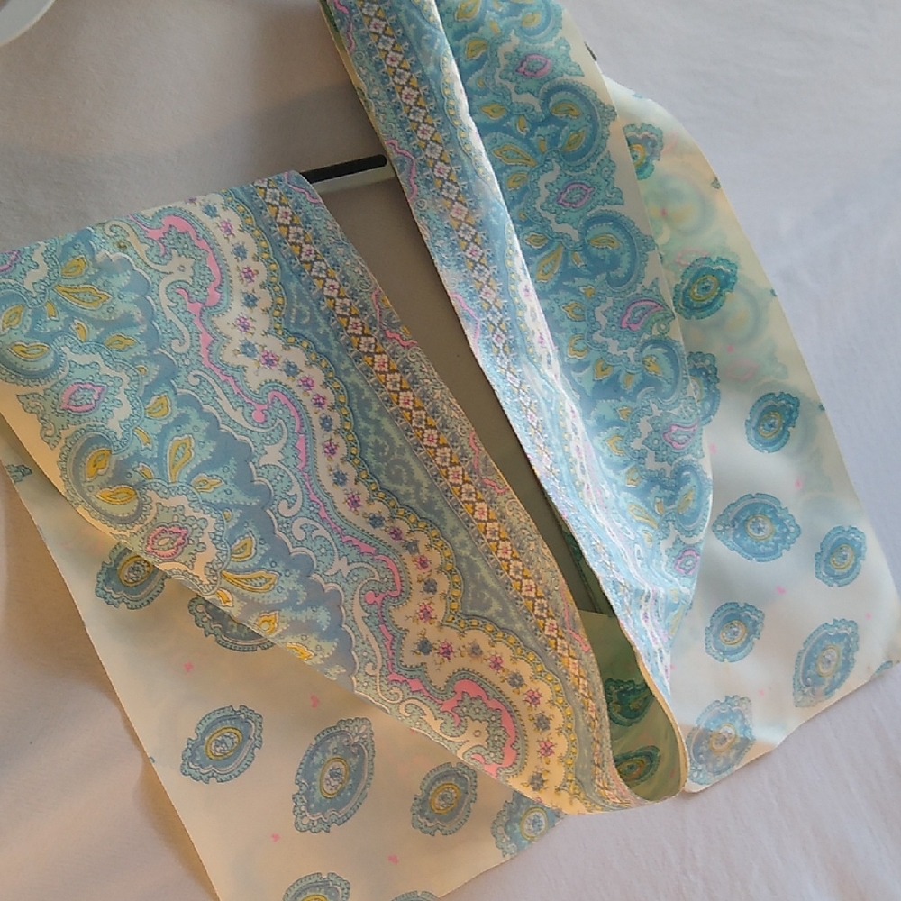 NWOT pretty ivory-cream soft color palette long skinny scarf